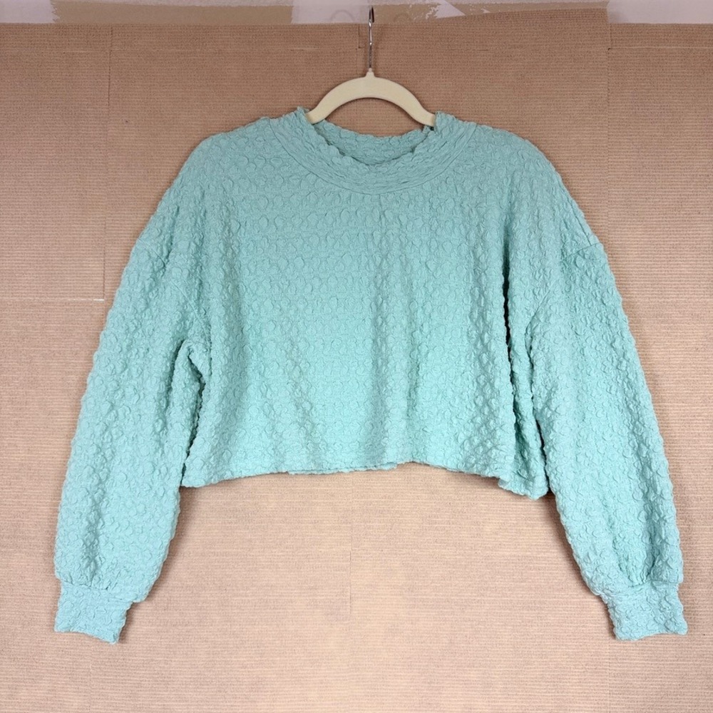 Aleeza Paris Jiffy Pop Loose Crop Top Light Green Textured Long Sleeve Med NWT